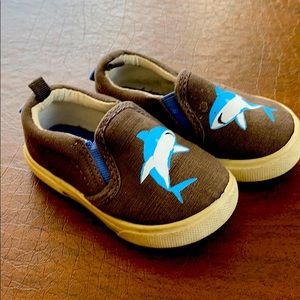 Carter’s baby shoes size 5